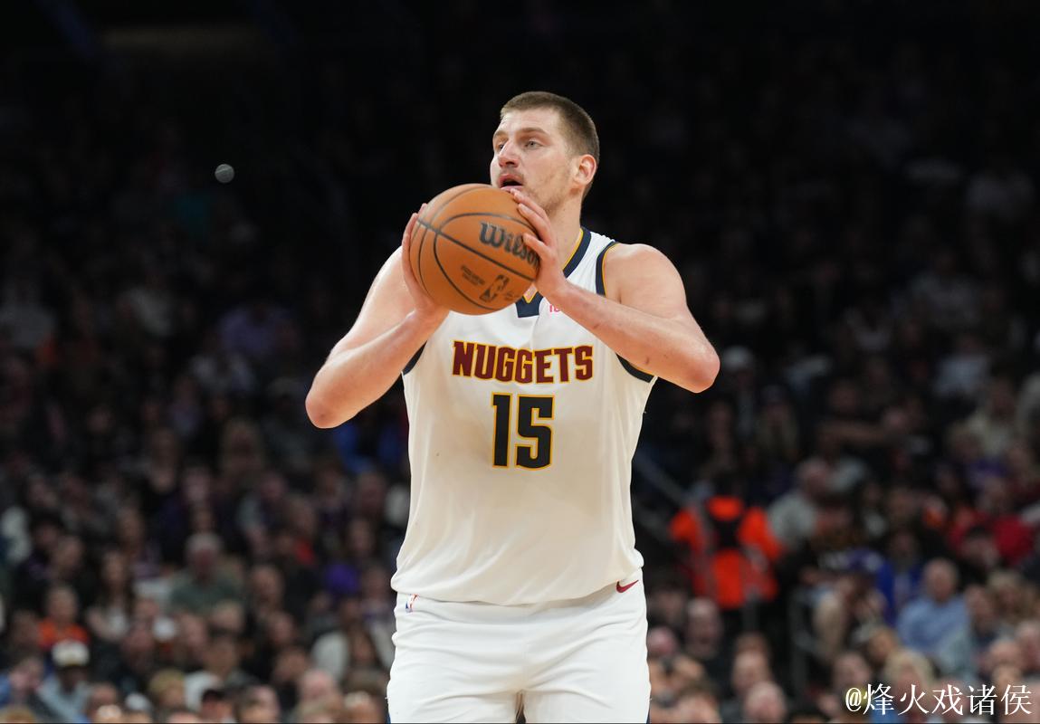 约基奇前三节17投8中，砍下25分9篮板8助攻2抢断2封盖