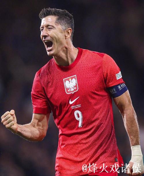 莱万过去15次首发出战法兰克福斩15球，曾两次上