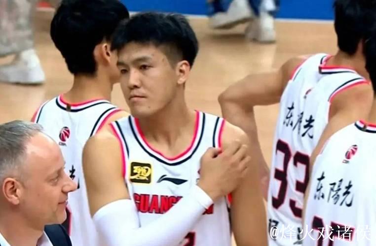 黄荣奇20分广东胜吉林 孙铭徽21分广厦负山西