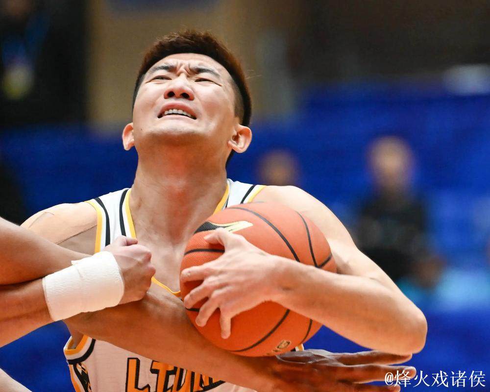 黄荣奇20分广东胜吉林 孙铭徽21分广厦负山西