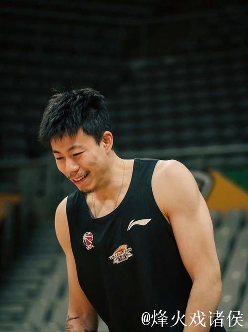 从核心到蓝领,张镇麟的上海滩豪赌:一场球,两种人生 从核心到蓝领,张镇麟的上海滩豪赌:一场球,两种人生